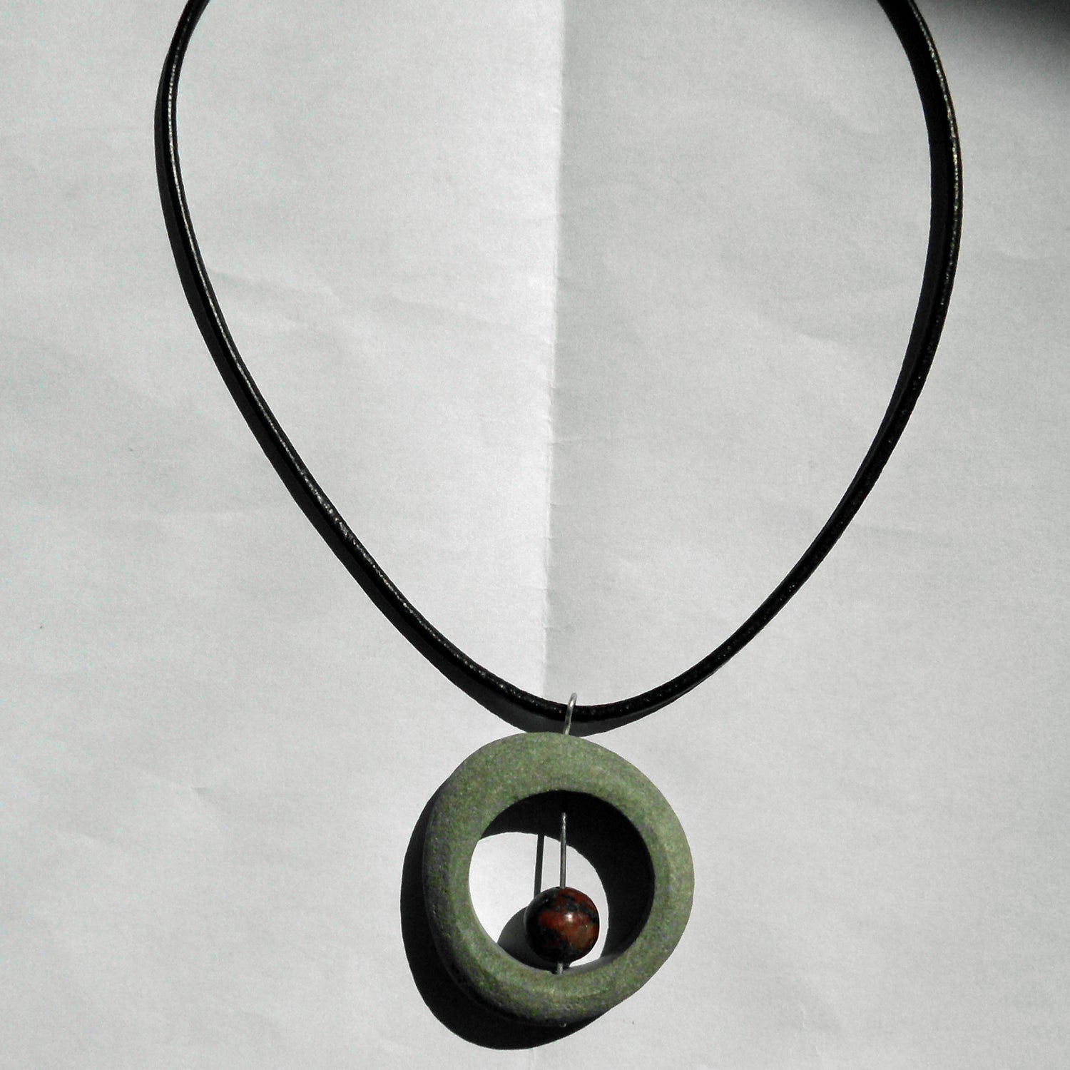 Echter Kiesel mit Granitkugel, Unikat von Rügen