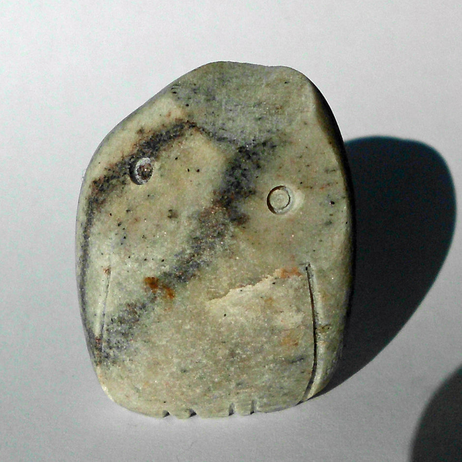 Steineule aus Quarz – Handgefertigtes Unikat von Rügen