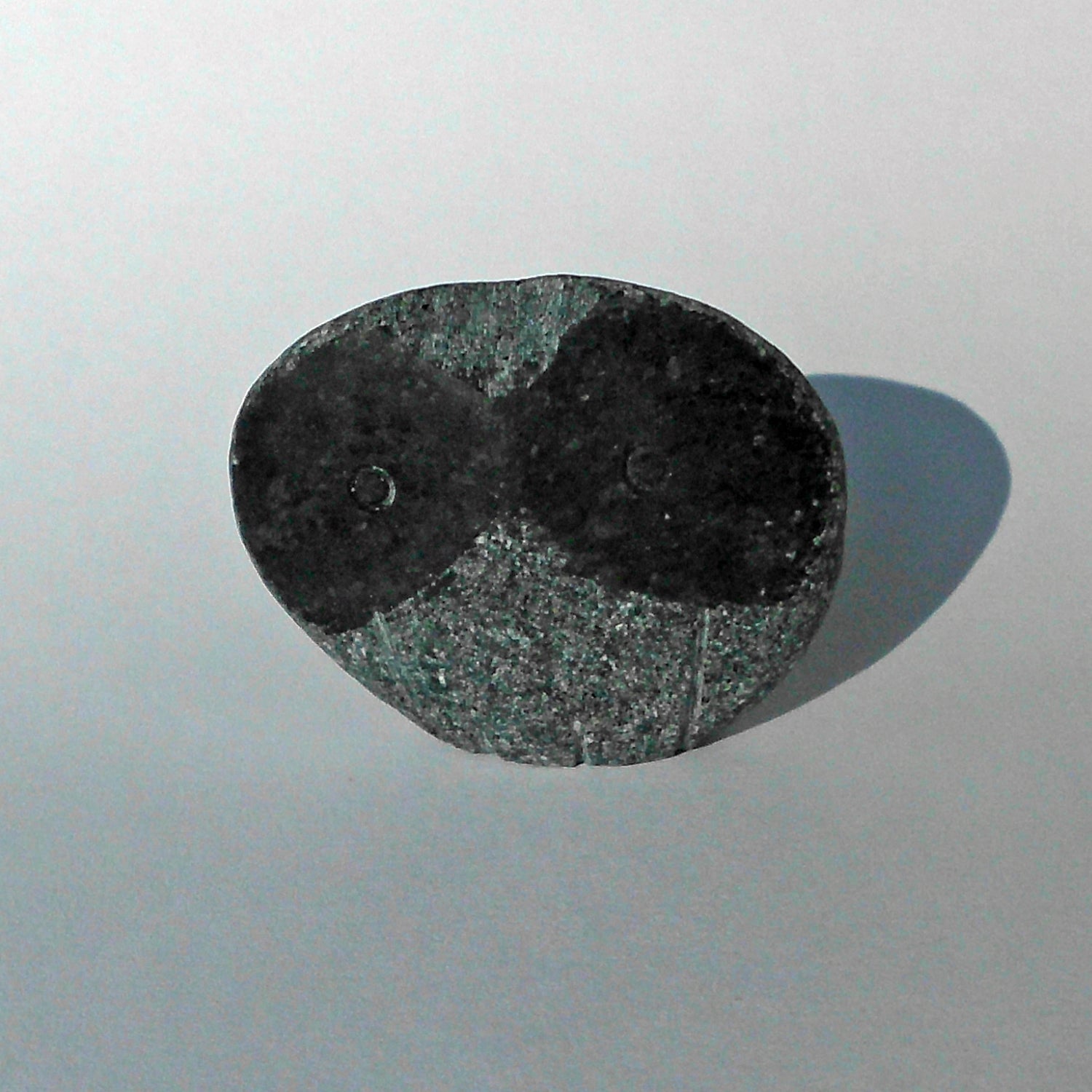 Einzelstück: Steineule aus Basalt, handgefertigt