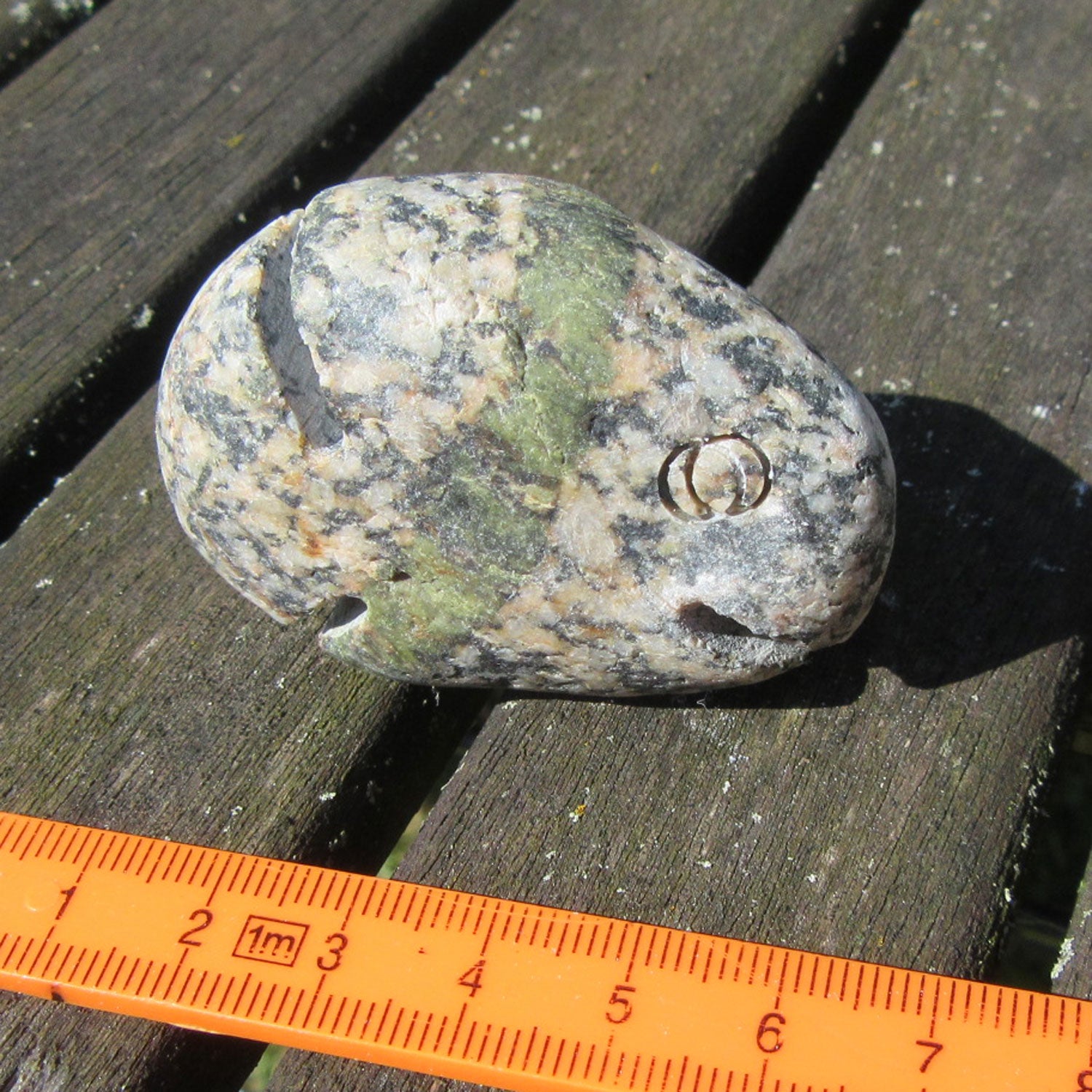 Zwei farbige Fischskulptur aus Rügener Stein, Unikat