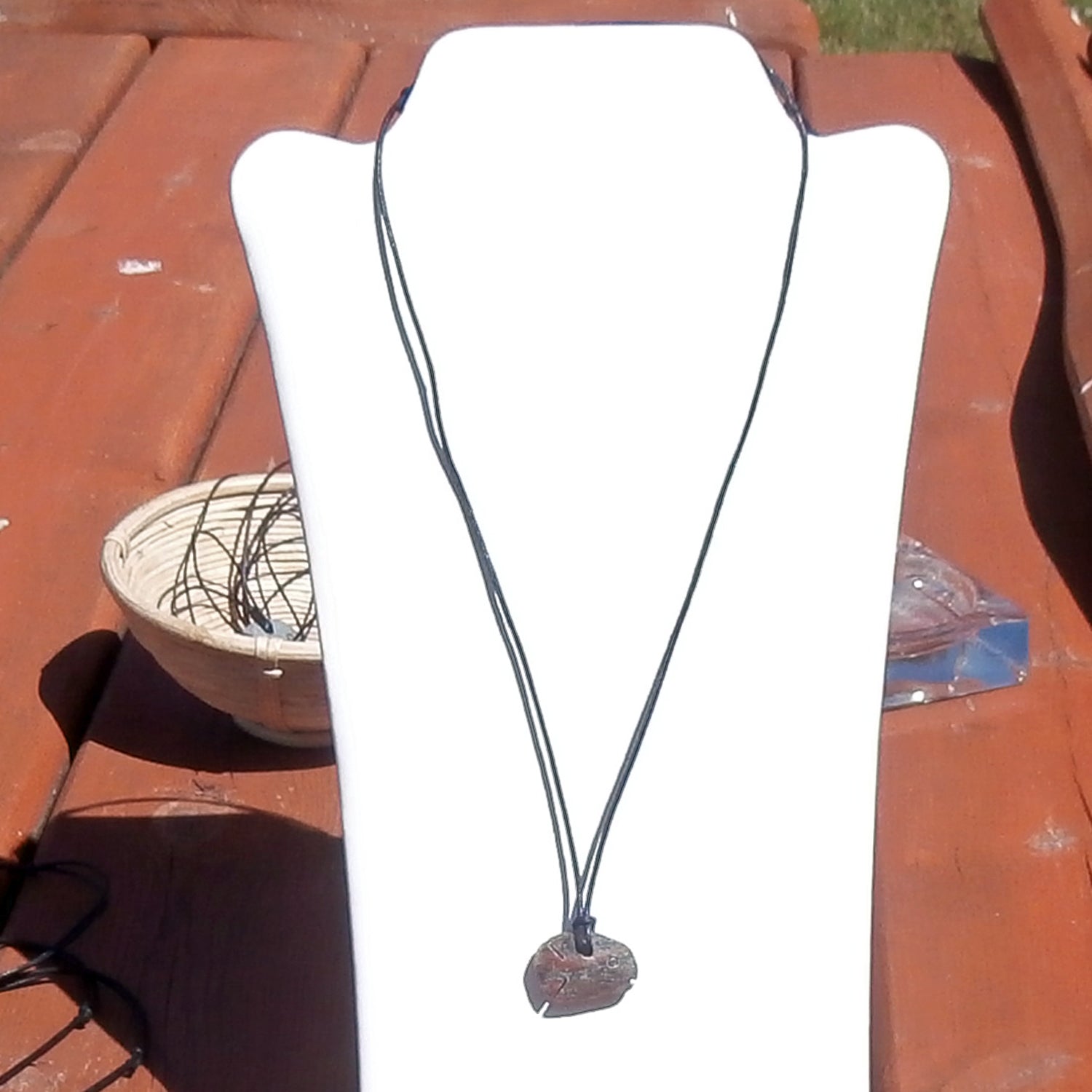 Kleiner Steinfisch aus Rügener Gneis, handgefertigt