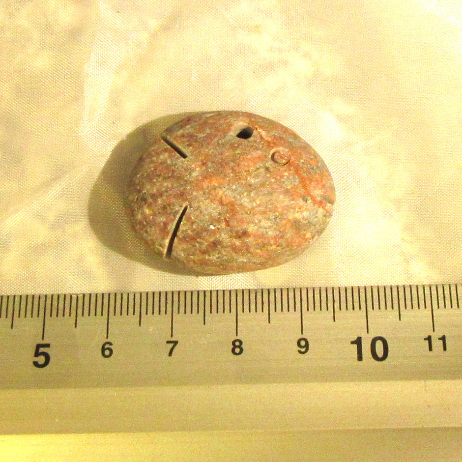 Anhänger Steinfisch aus rötl. Granit, unpoliert