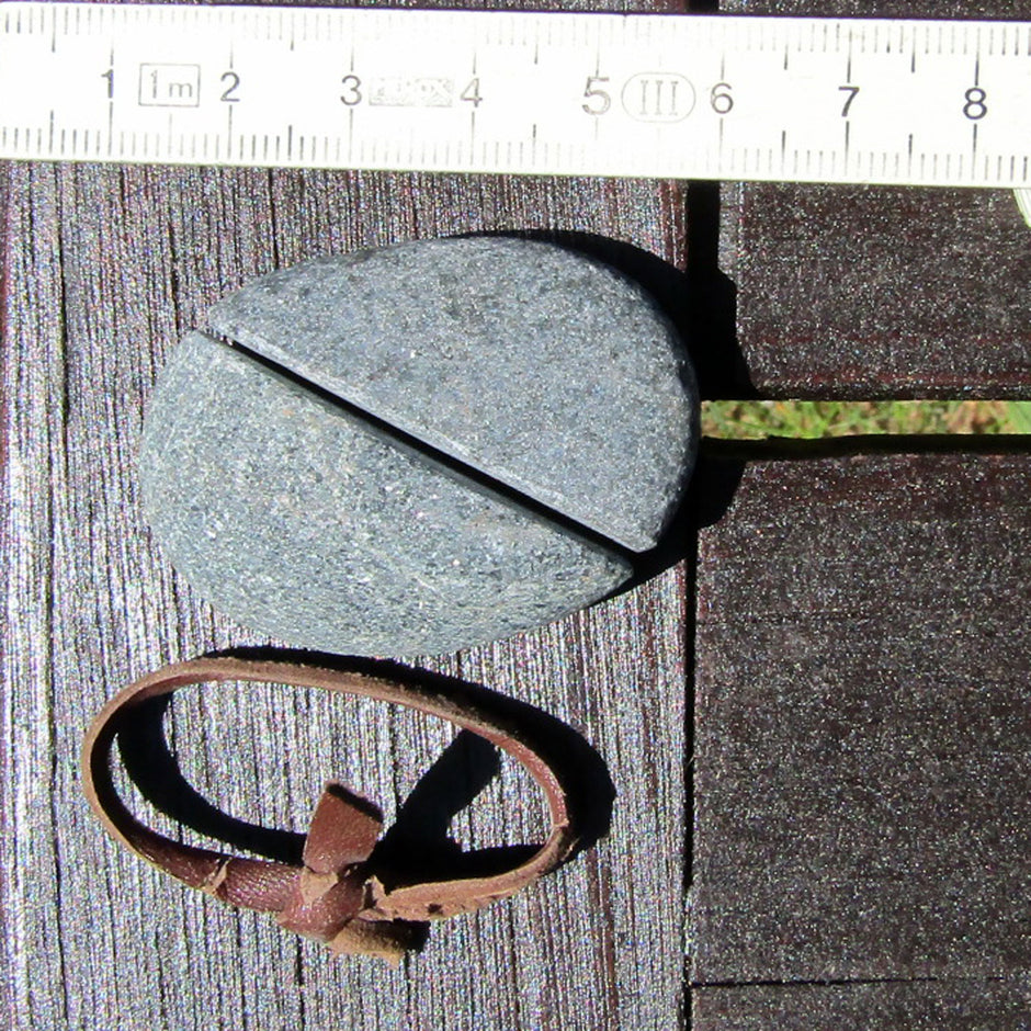 Zauberhaftes Steinherz aus Rügener Kiesel – naturbelassen & mit Lederband
