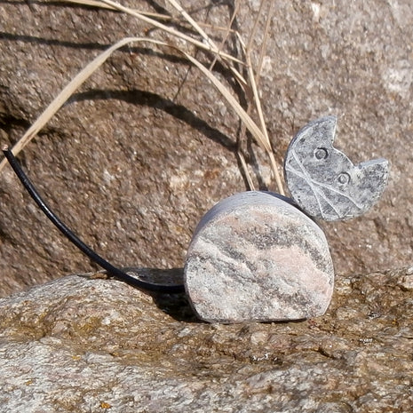 Echte Steinkatze mit Leder-Schwanz, Einzelstück von Rügen