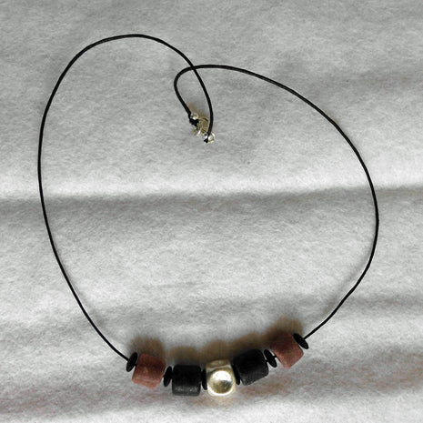 Collier aus Silberwürfel und Rügener Kieseln, Unikat