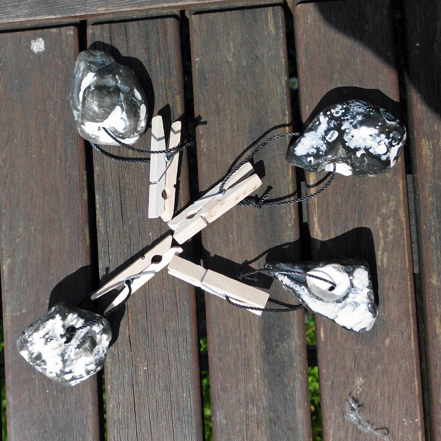 Tischdeckenbeschwerer aus polierten Hühnergöttern