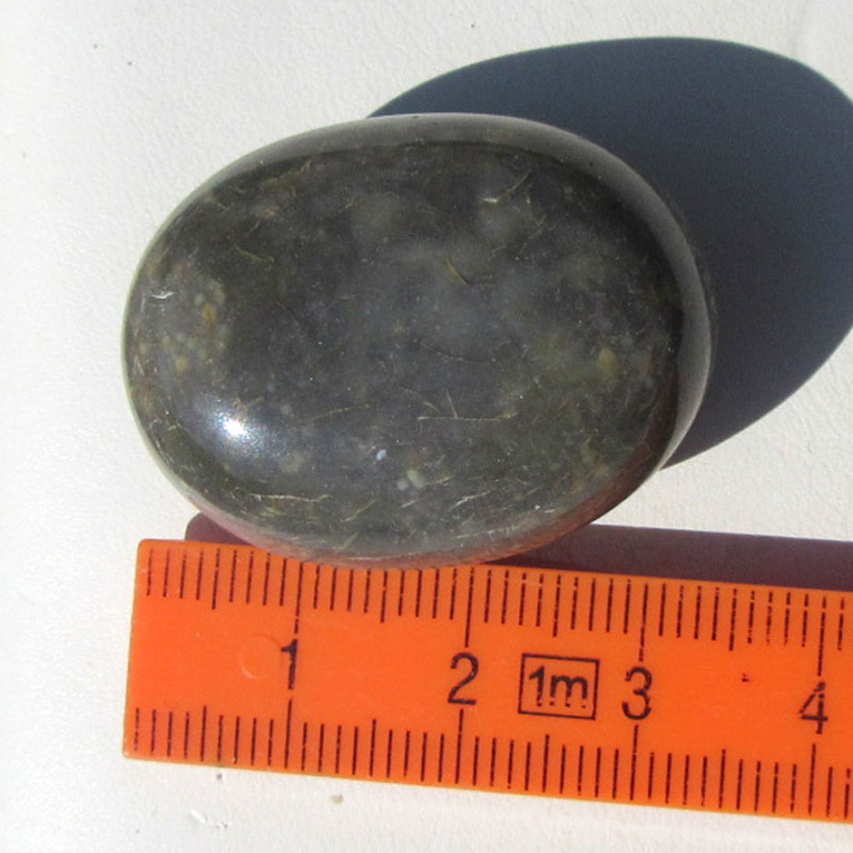 Polierter Wallstein von der Rügener Küste – rund & farbintensiv