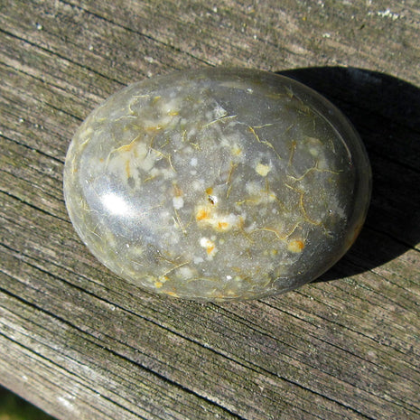 Polierter Wallstein von der Rügener Küste – rund & farbintensiv