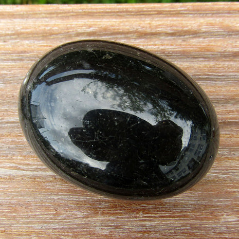 Spiegelblank polierter Wallstein von der Rügener Küste