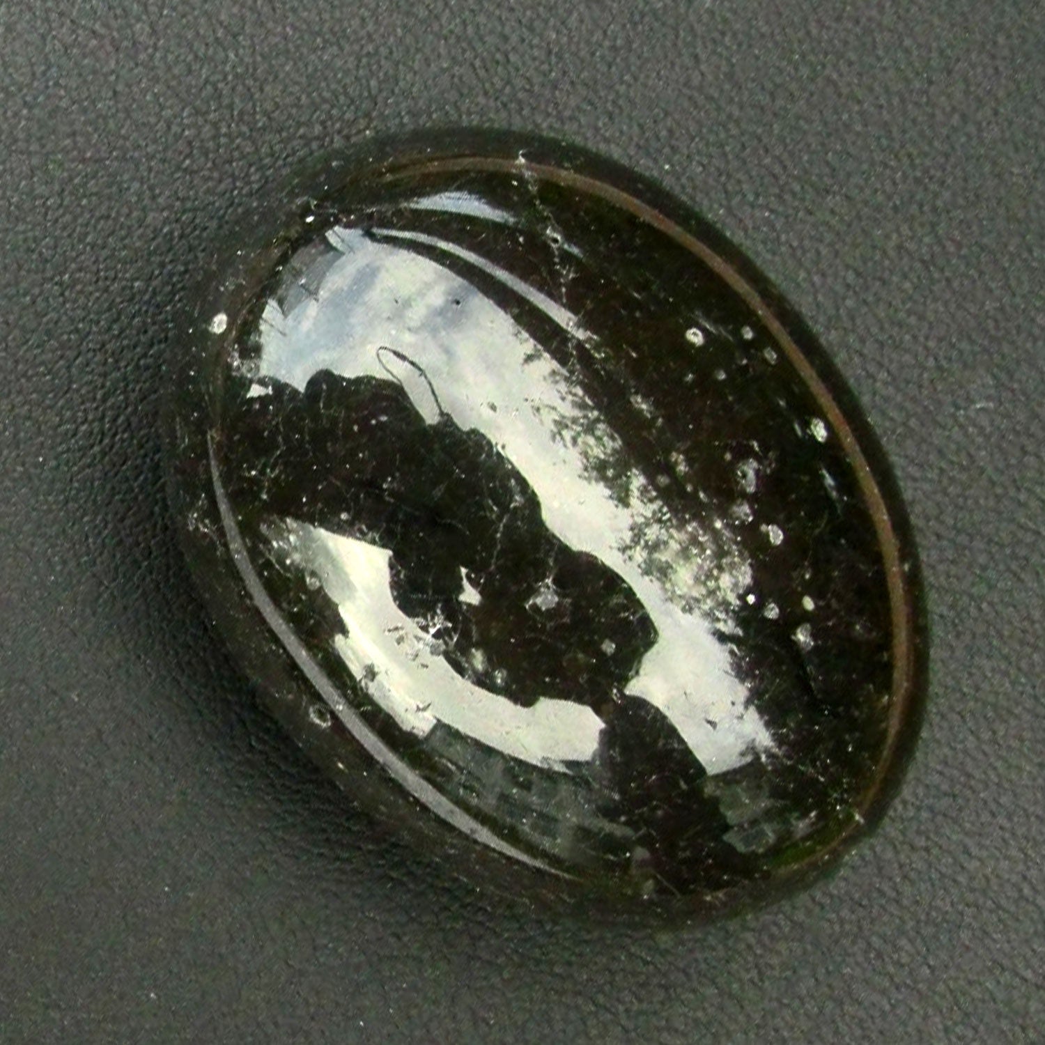 Spiegelblank polierter Wallstein von der Rügener Küste