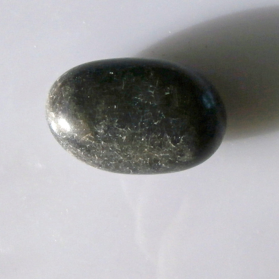 Polierter Wallstein von der Rügener Küste – kompakt & strukturiert