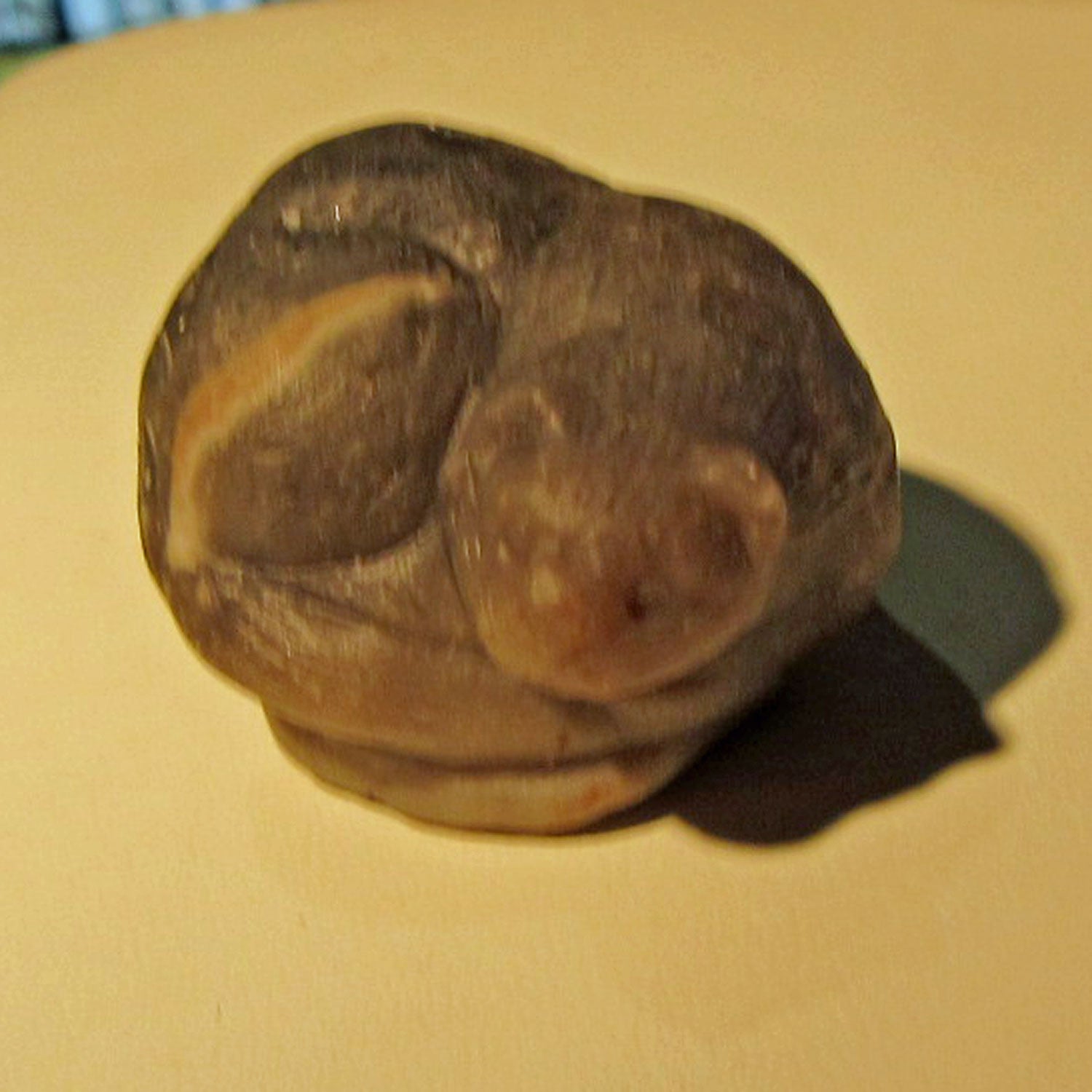 Otter aus Feuerstein – Handgeschnitztes Unikat von Rügen