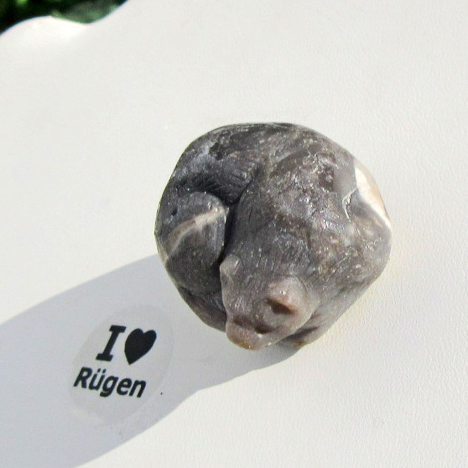 Otter aus Feuerstein – Handgeschnitztes Unikat von Rügen