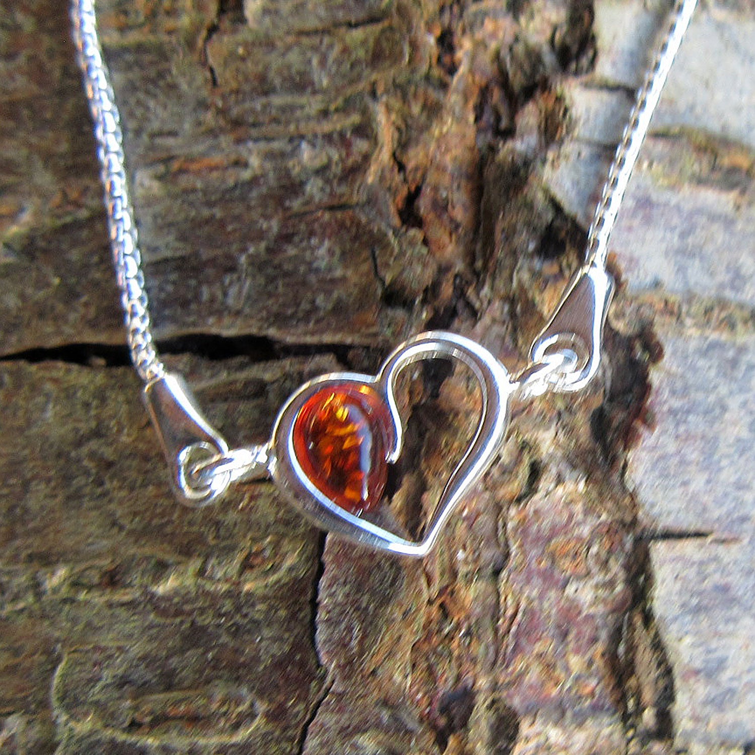 Filigranes Silberarmband mit Herz und Bernstein